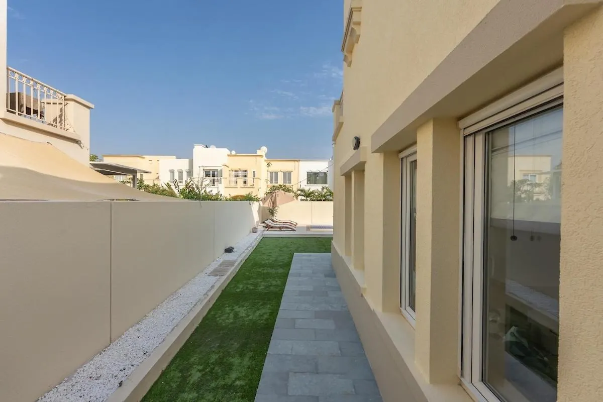 דובאי Luxurious 3-Bedroom Villa With Private Pool At Springs 10 0*,  איחוד האמירויות הערביות