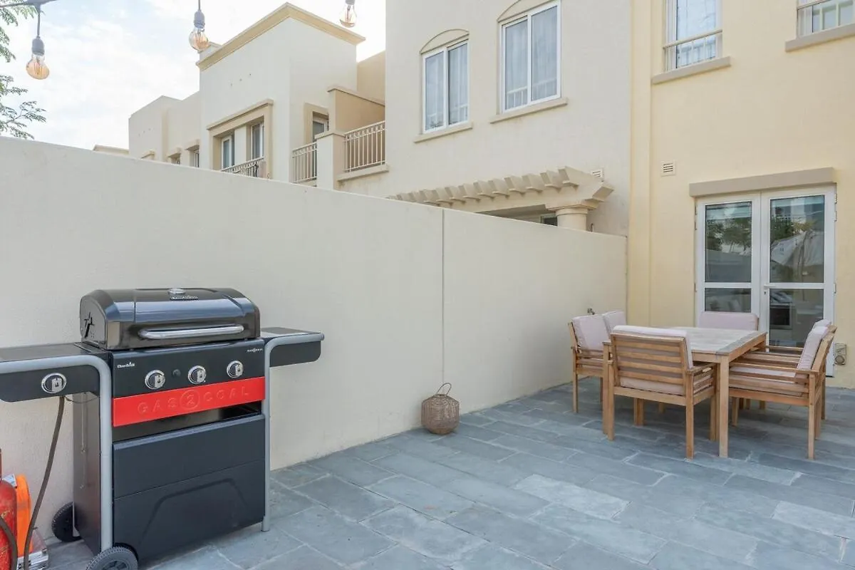 Luxurious 3-Bedroom Villa With Private Pool At Springs 10 Dubai 0*,