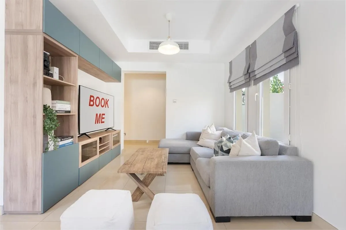 Luxurious 3-Bedroom Villa With Private Pool At Springs 10 Dubai 0*,