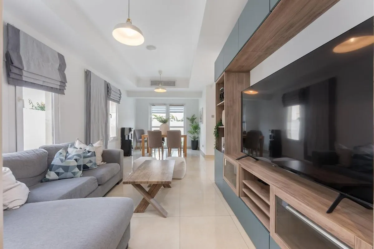 Luxurious 3-Bedroom Villa With Private Pool At Springs 10 Dubai